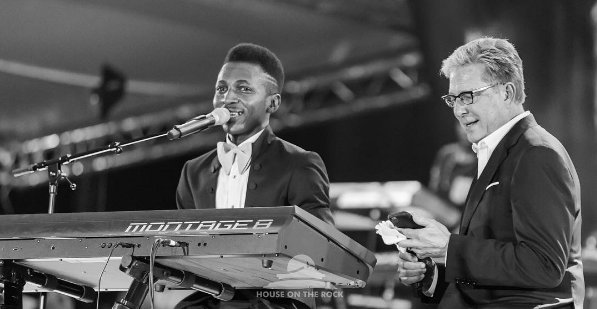 A super super beautiful moment to see Don Moen and Frank Edwards sing together. Nigeria and beyond couldn;t stop talking about Don Moen singing Igbo so sweetly, Edwards must be an excellent teacher!