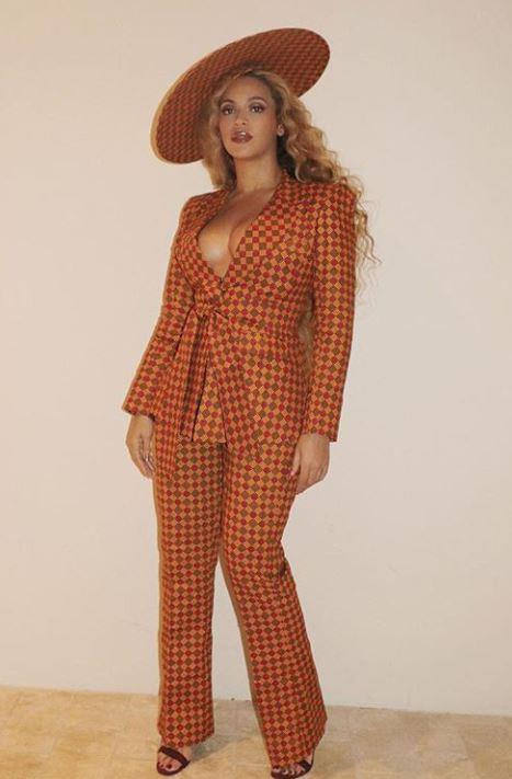 Photos of the day: Beyonce and Alex Unusual 