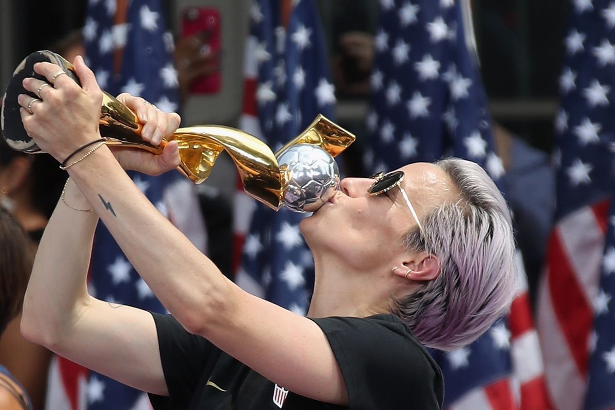 Meghan Rapinoe too hot to handle 