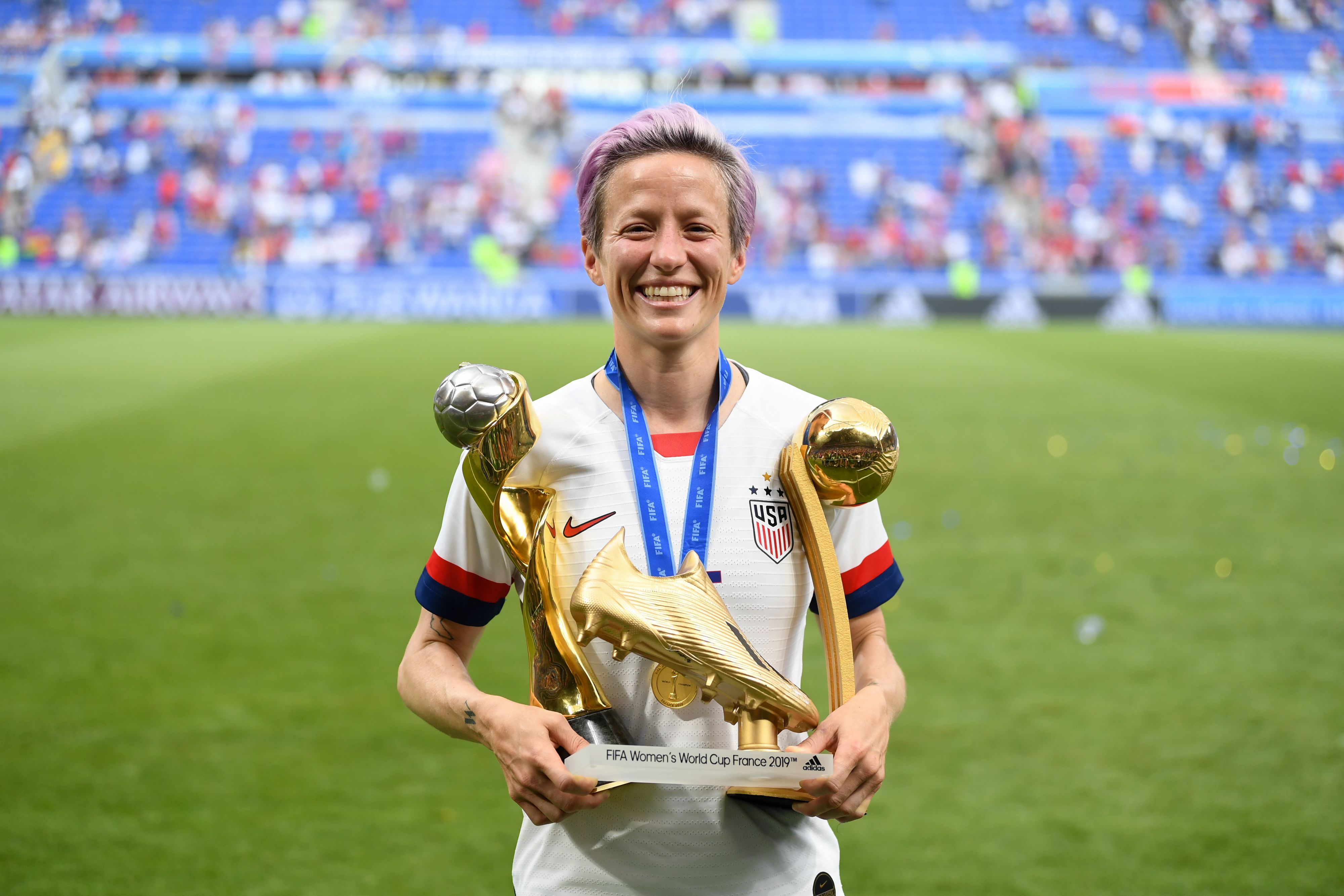 Meghan Rapinoe too hot to handle 