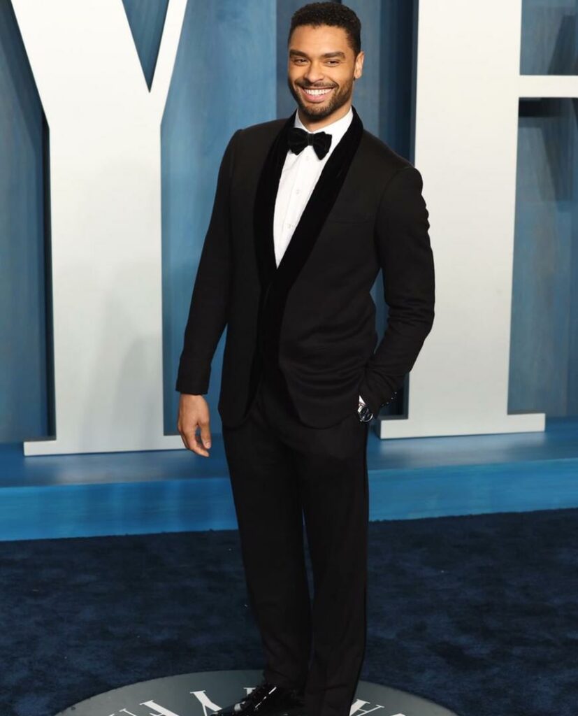 Man with tuxedo dress at outlet oscars